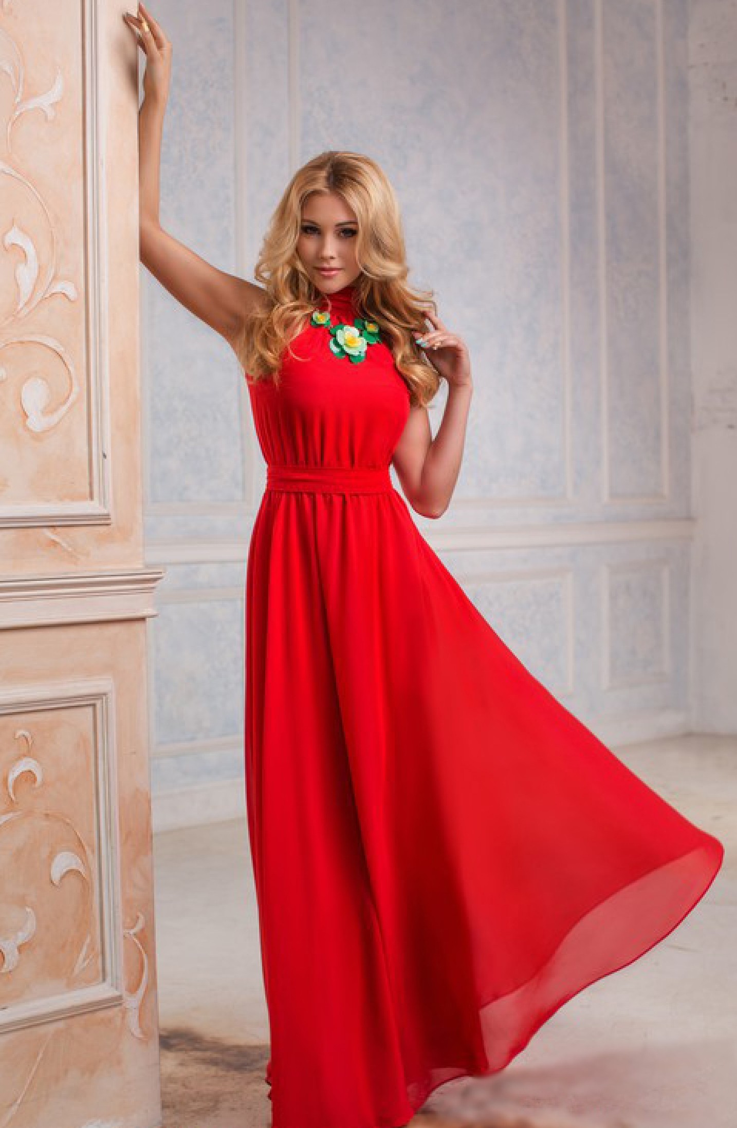 Красное летнее платье